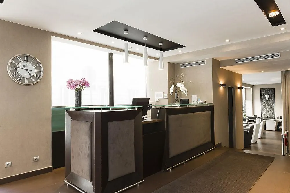 ****  Hotel Elysees Bassano Paris France
