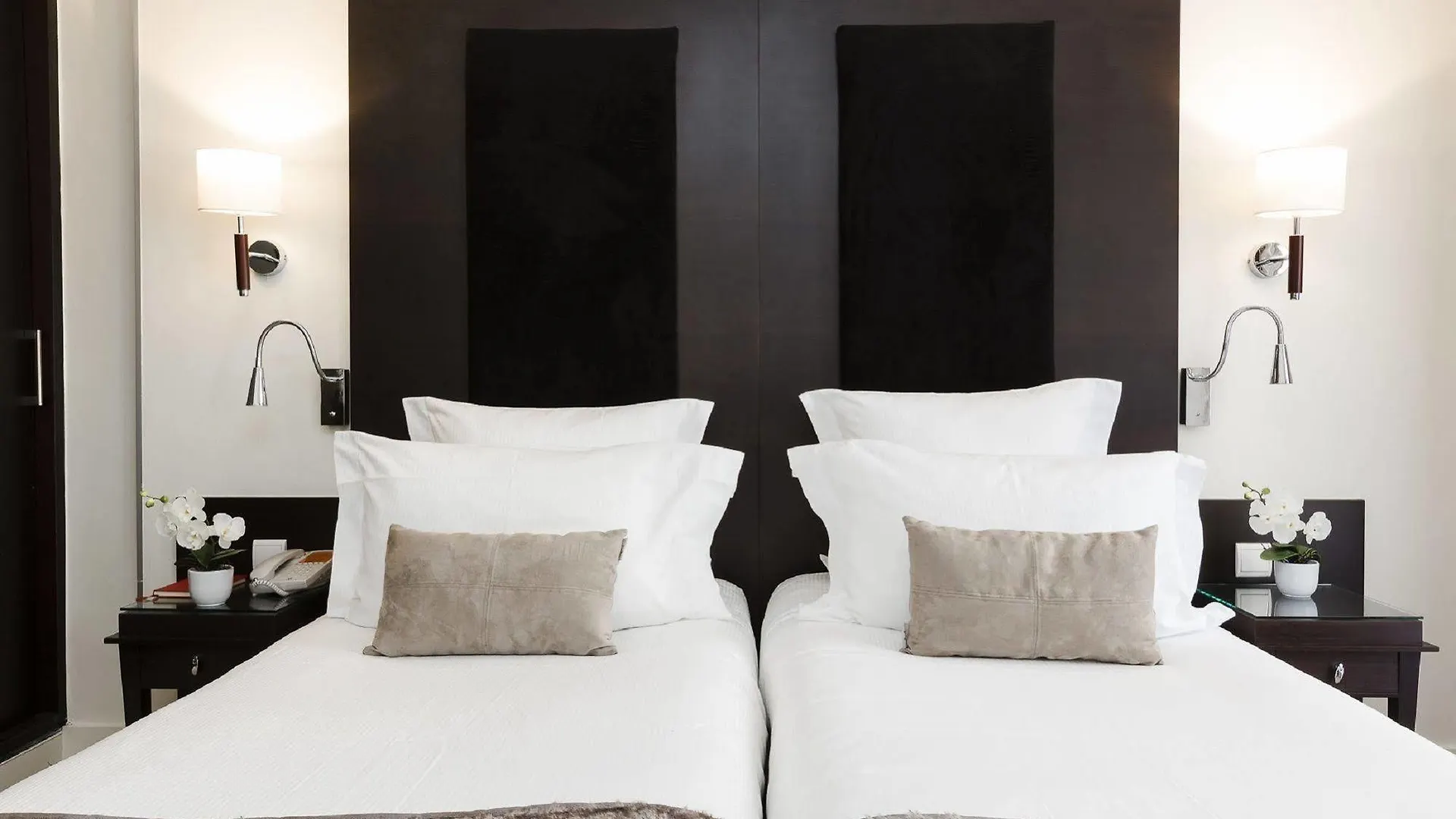 פריז Hotel Elysees Bassano 4*,