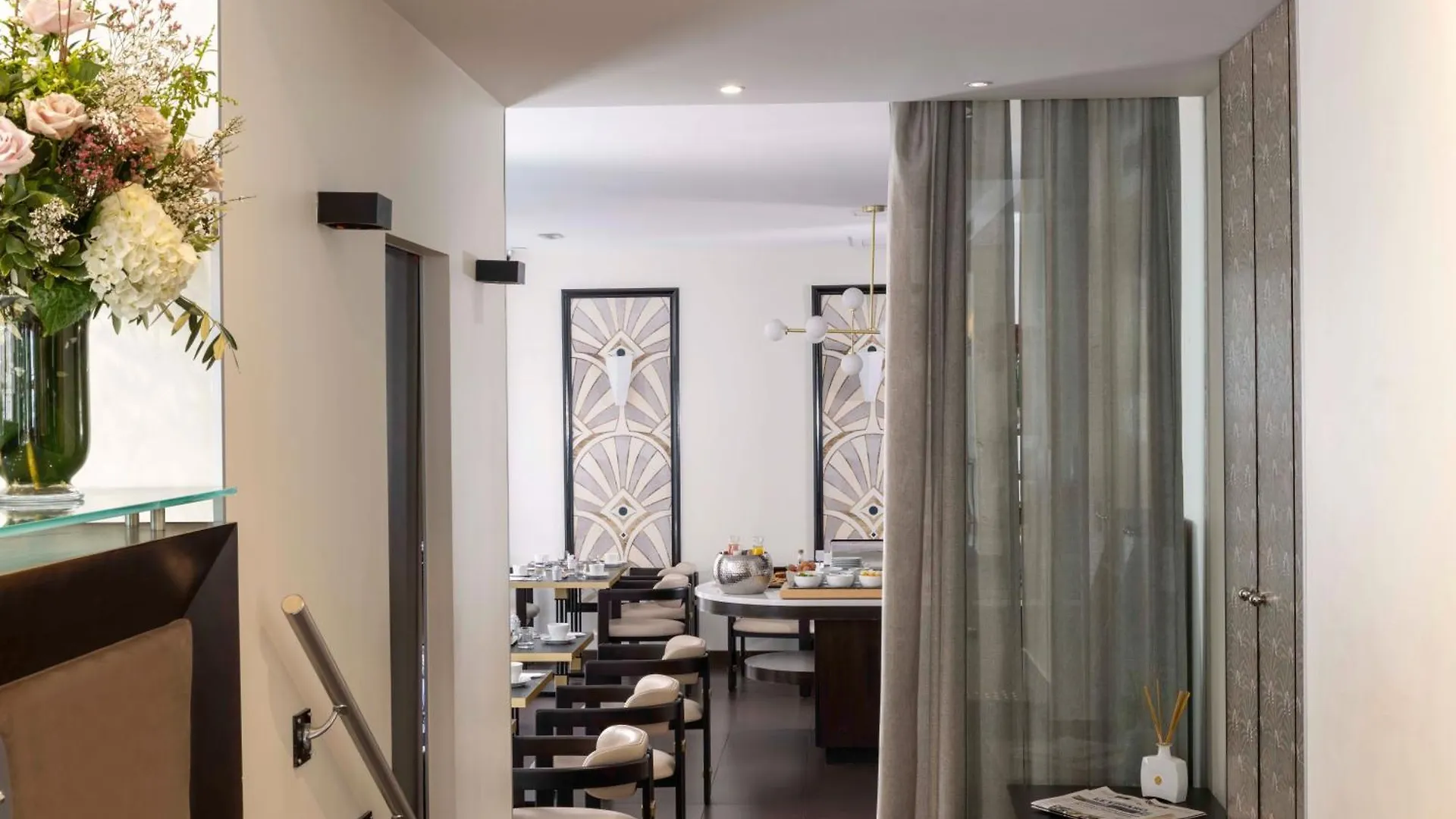Hotel Elysees Bassano Paris Fransa