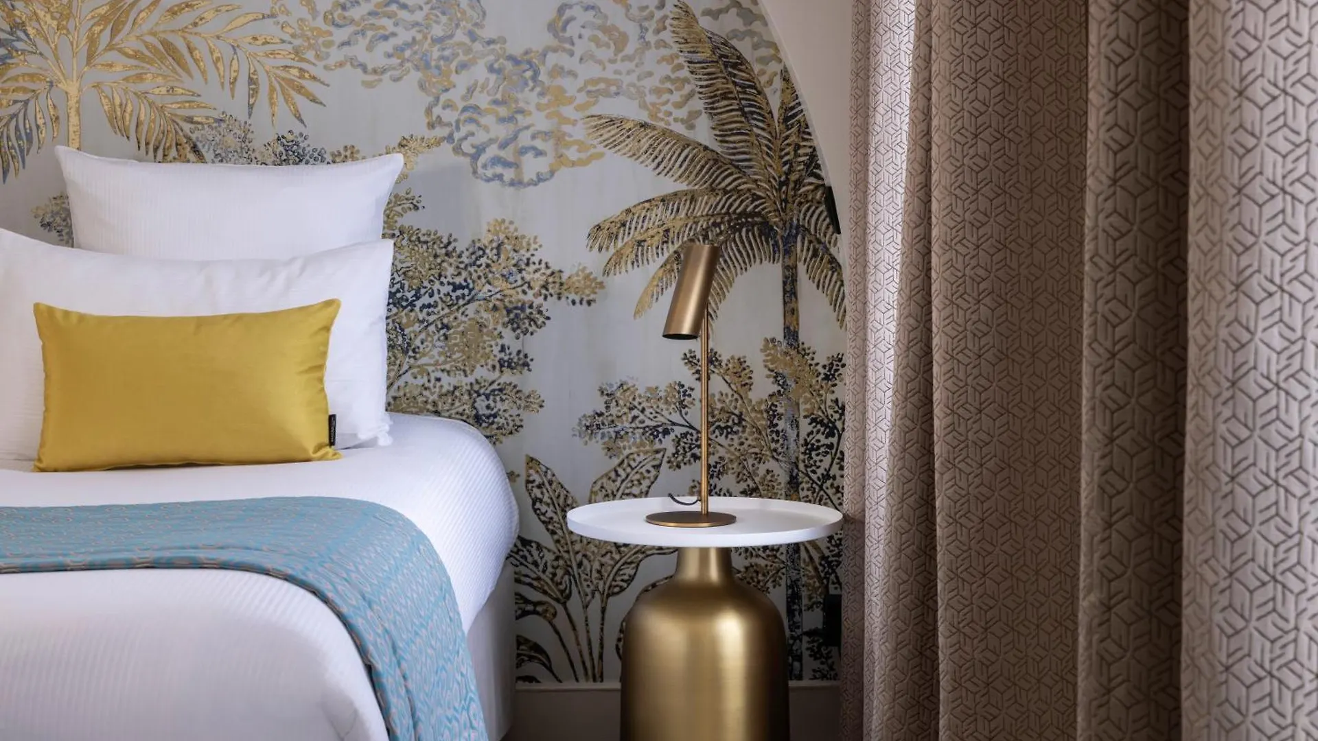 Hotel Elysees Bassano Paris Fransa