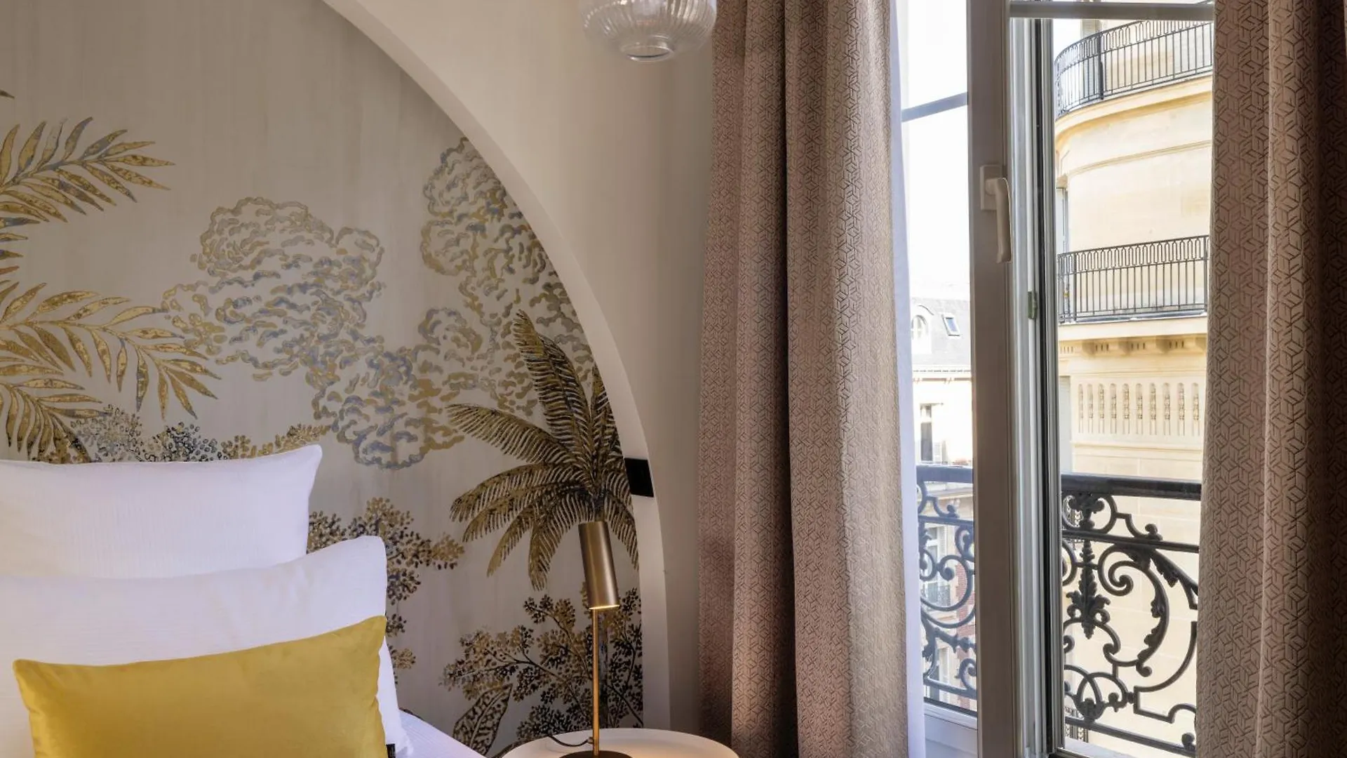 ****  Hotel Elysées Bassano París Francia
